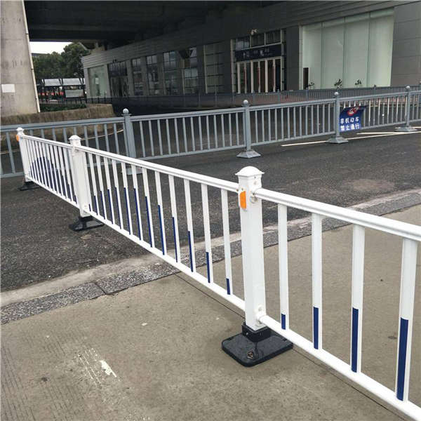 泓宸輝廣場隔離欄桿 京式護欄支持訂做 U型彎焊接隔離欄